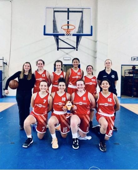 Photo de groupe : L’équipe U16 Filles du Royal Nivelles Basketball