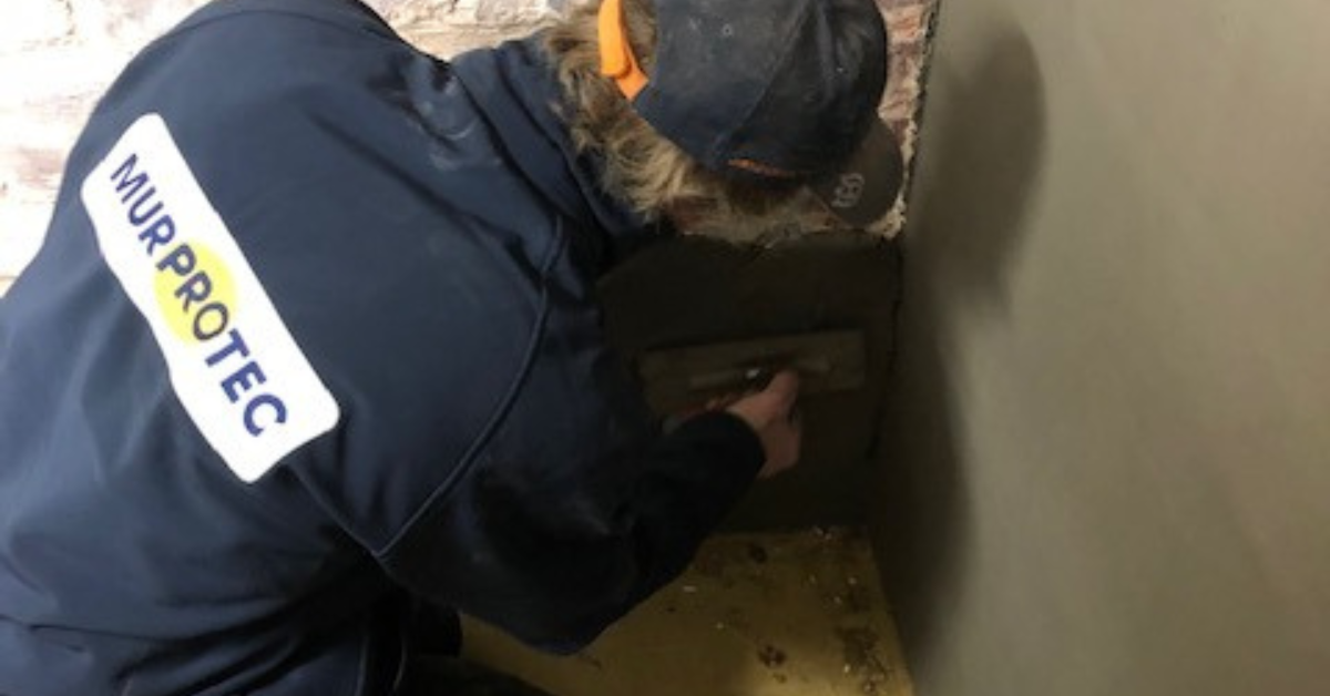 Un expert Murprotec procède à un cuvelage de cave 