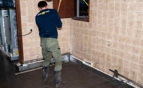 Een kelderdrainage wordt aangelegd