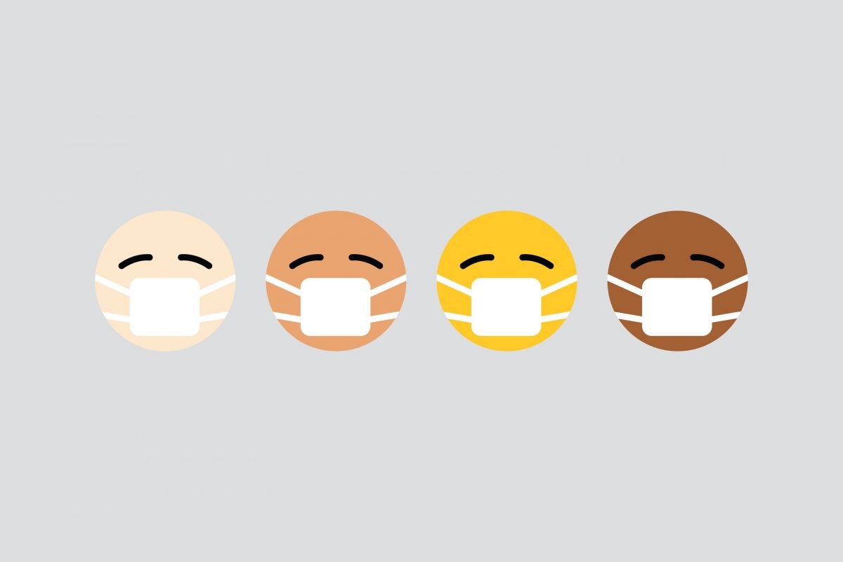 Quatre émojis avec un masque 