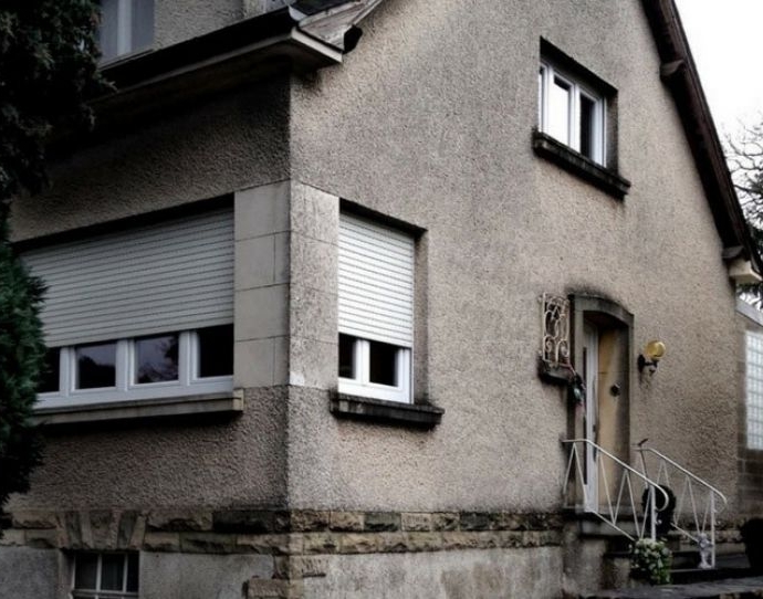 La façade d’une maison est confrontée à une infiltration d’eau