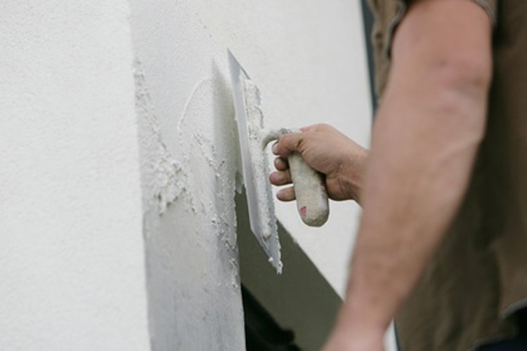 Protéger ses fondations de l’humidité pendant la construction