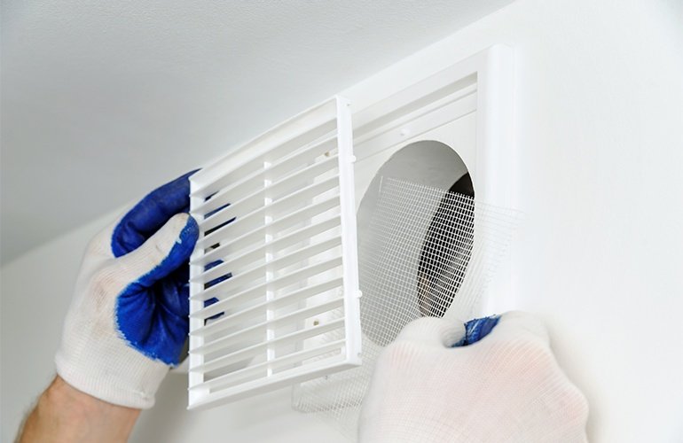 Améliorer le système de ventilation pour éviter le salpêtre sur les murs.